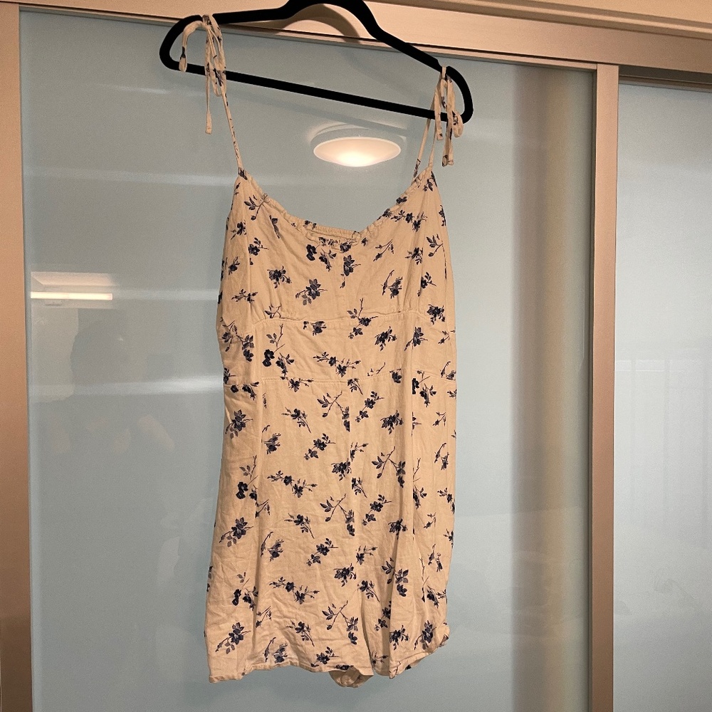 Abercrombie and Fitch blue flowered romper size xl